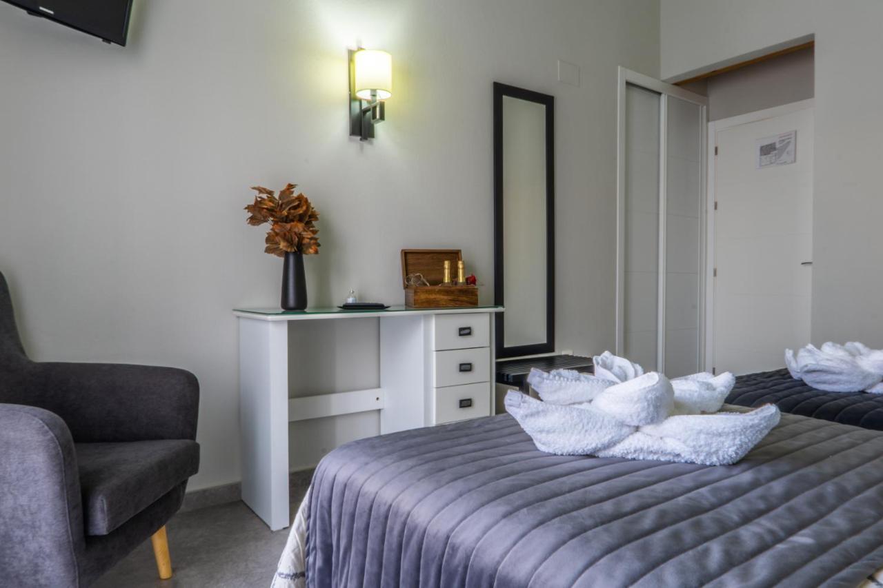 Apartamentos Turisticos El Altozano Fuentes de León Eksteriør billede