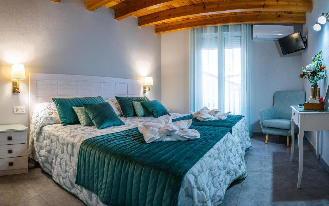 Apartamentos Turisticos El Altozano Fuentes de León Eksteriør billede