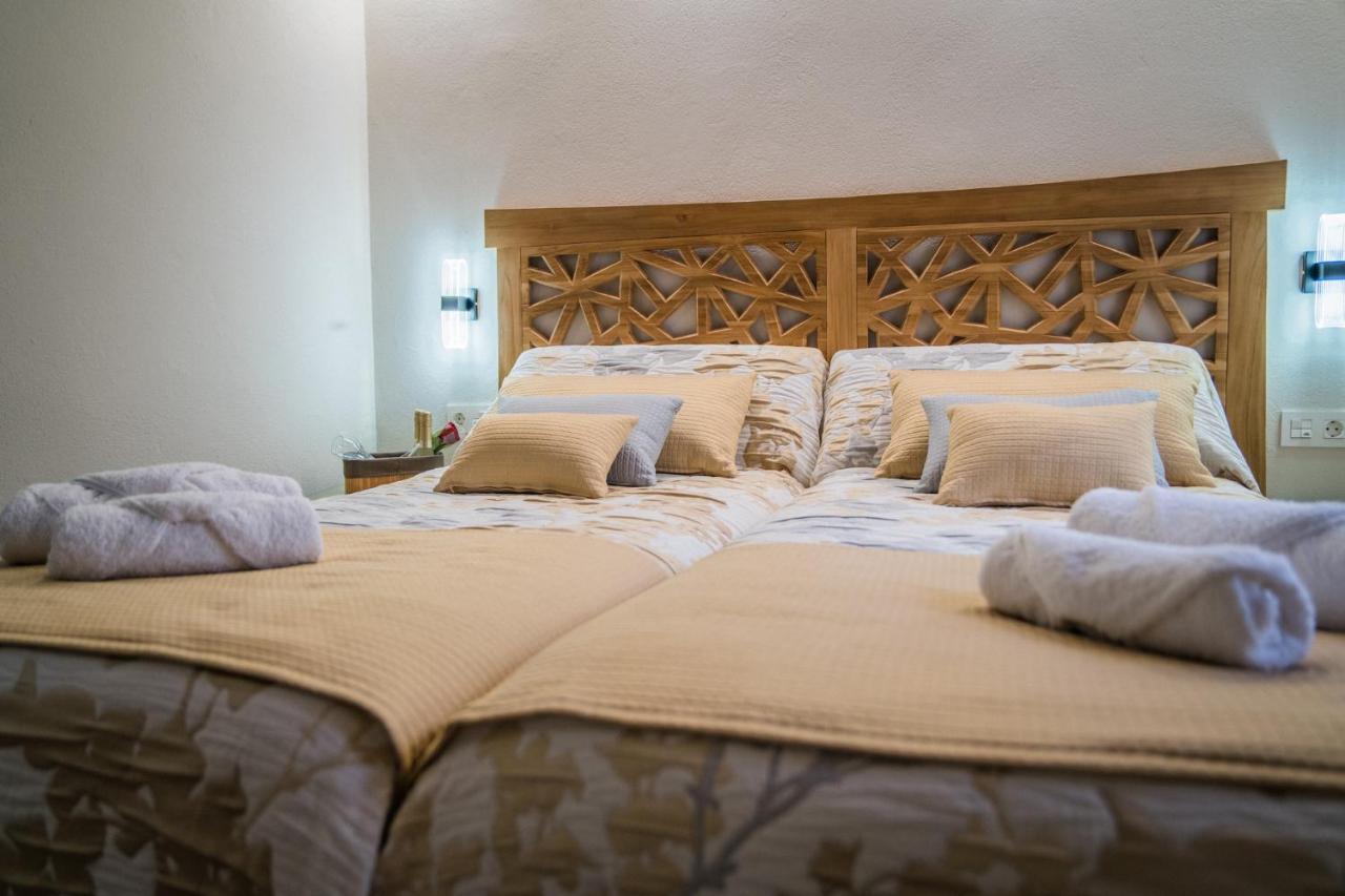 Apartamentos Turisticos El Altozano Fuentes de León Eksteriør billede